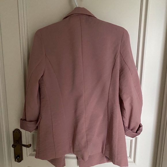 Small Pink Linen Blazer barely worn - Picture 2 of 4